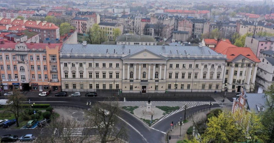 zdjęcie: 15 lat więzienia za zabicie konkubiny; myślał, że go zdradzała / fot. PAP