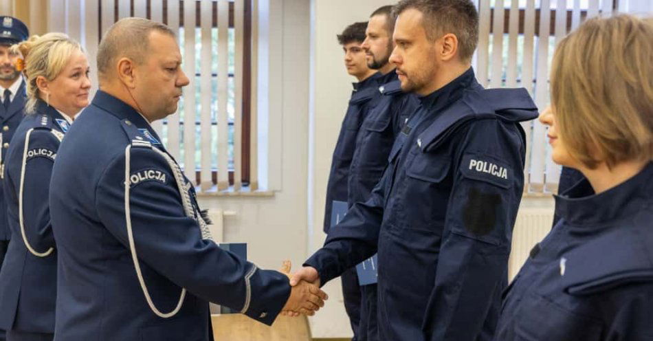 zdjęcie: Nowi policjanci złożyli ślubowanie we Wrocławiu / fot. KMP w Wrocławiu