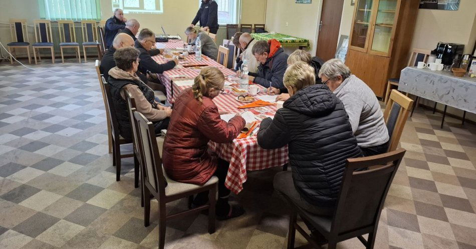 zdjęcie: Mieszkańcy Nowin Kasjerskich rozmawiali o bezpieczeństwie / fot. KPP Mońki