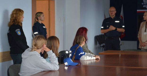 Młodzież z Litwy odwiedziła suwalskich policjantów