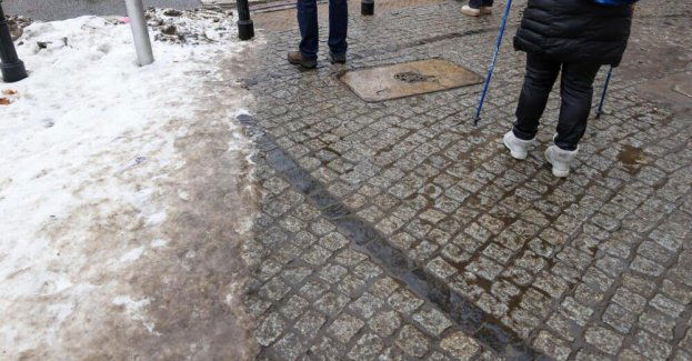 IMGW ostrzega przed gołoledzią w 13 województwach