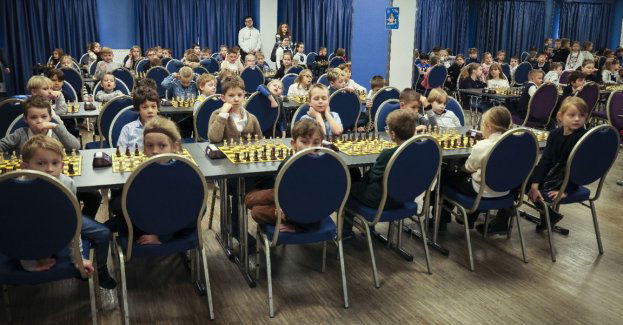 Projekt - Kraków gra w szachy - dużym sukcesem. Setki dzieci pokochały królewską grę!