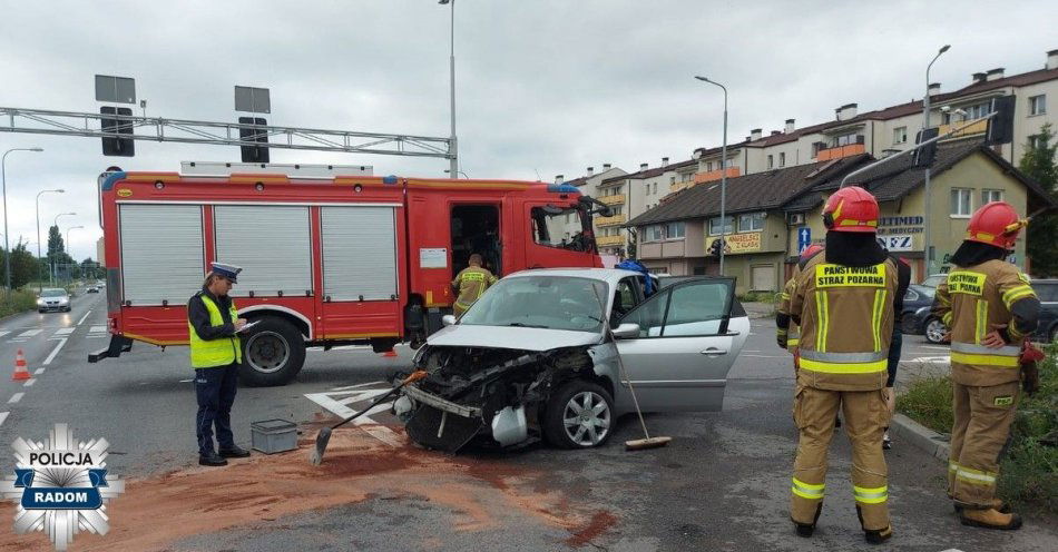 zdjęcie: Zderzenie na skrzyżowaniu / fot. KMP w Radomiu