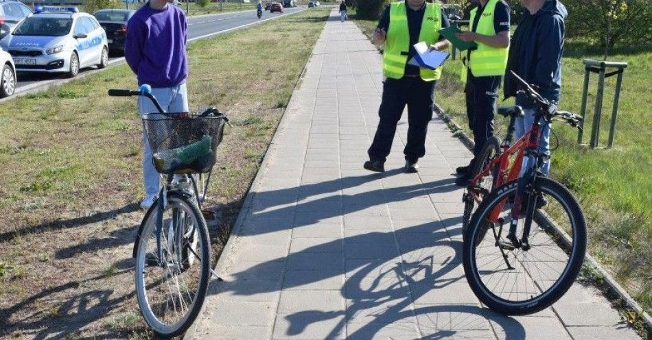 zdjęcie: Zderzenie dwóch rowerzystów. Jedna osoba trafiła do szpitala / fot. KPP w Piszu