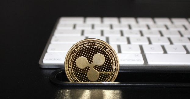 Inwestując w kryptowaluty z pomocą oszusta straciła ponad 12 tysięcy złotych