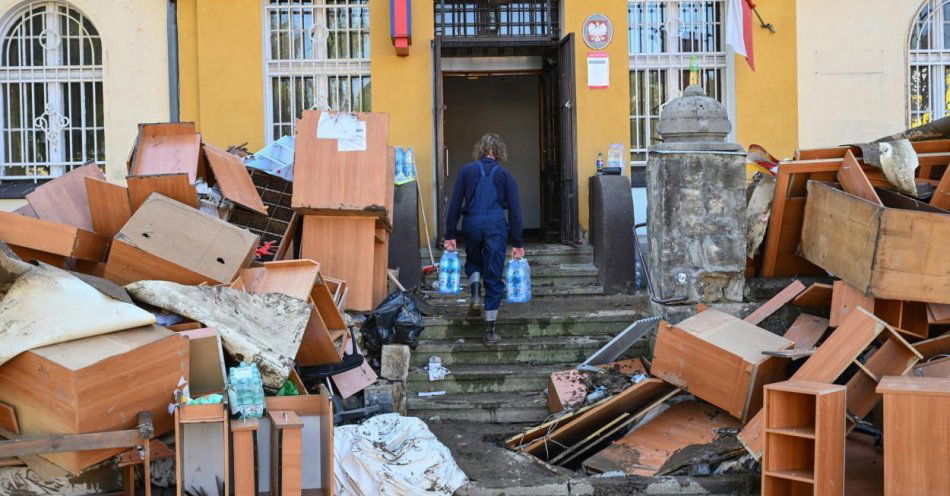 zdjęcie: Poszkodowani przez powódź przedsiębiorcy mają otrzymać pomoc w ciągu 2 tygodni / fot. PAP