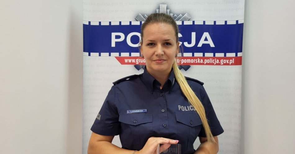 zdjęcie: Grudziądzka policjantka nagrodzona przez Polską Izbę Ubezpieczeń / fot. KMP w Grudziądzu