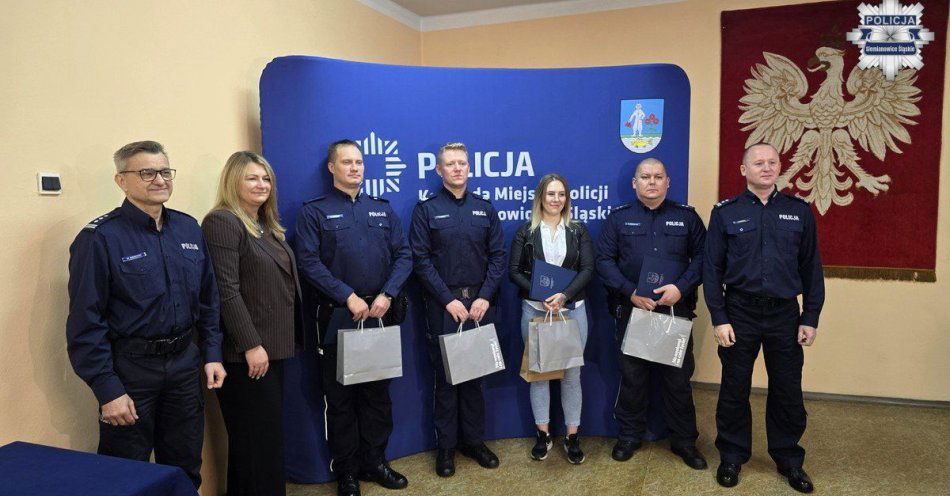 zdjęcie: Bohaterska mieszkanka uratowała życie 78 letniego mężczyzny / fot. KMP w Siemianowicach Śląskich