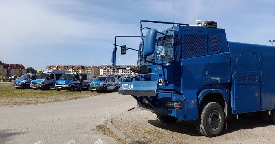 zdjęcie: Policjanci zapobiegli siłowej konfrontacji pseudokibiców / fot. KPP w Lęborku