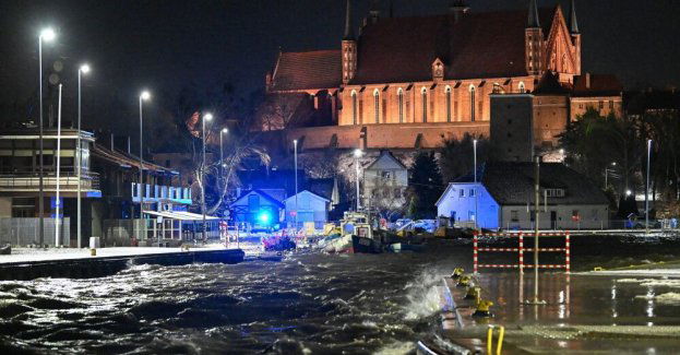 Woda z Zalewu Wiślanego zalewa Frombork