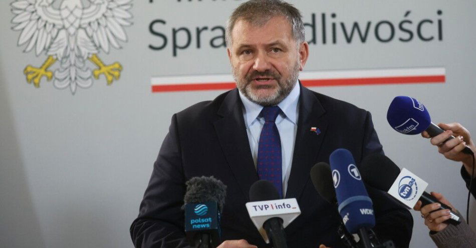 zdjęcie: Żurek: zgodziłem się przyjąć mandat; nie ma świętych krów, to dotyczy także mnie / Warszawa, 18.12.2025. Minister sprawiedliwości, prokurator generalny Waldemar Żurek na konferencji prasowej w siedzibie resortu w Warszawie, 18 bm. Temat spotkania: 