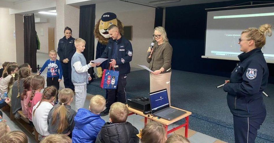 zdjęcie: Szkoły z powiatu lubińskiego rywalizują o Odblaskową Szkołę / fot. KPP w Lubinie