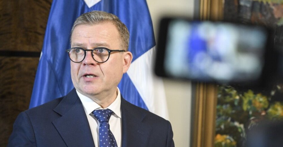 zdjęcie: Finlandia: wysyłamy do Danii jednostkę wojskową zdolną do identyfikacji i zwalczania dronów / epa12407205 Premier Finlandii Petteri Orpo przemawia do prasy po spotkaniu z europejskim komisarzem ds. Obrony i Przestrzeni Kosmicznej w siedzibie parlamentu w Helsinkach, Finlandia, 26 września 2025 roku. Komisarz UE odwiedza Helsinki, aby omówić, m.in. propozycję budowy systemu obrony antydronowej wzdłuż wschodniej granicy Unii, rozwój obrony i bezpieczeństwa europejskiego oraz finansowanie obrony w wieloletnim ramowym budżecie UE. EPA/KIMMO BRANDT Dostawca: PAP/EPA.