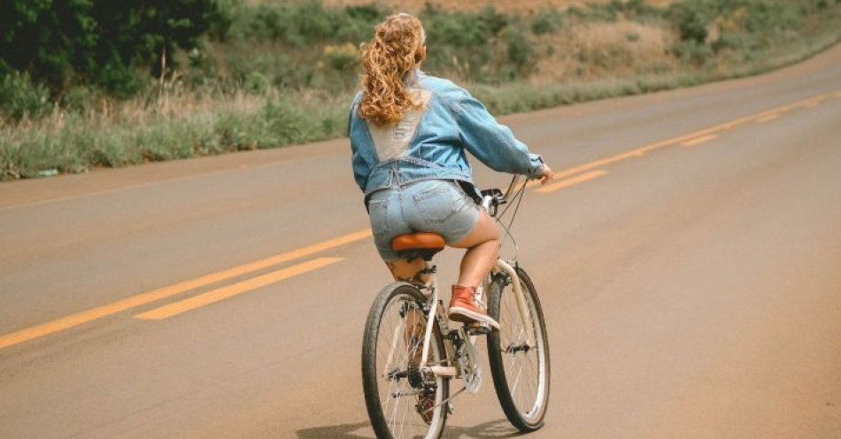 zdjęcie: Potrącenie rowerzystki. Uważajmy na drodze / pexels/2829534