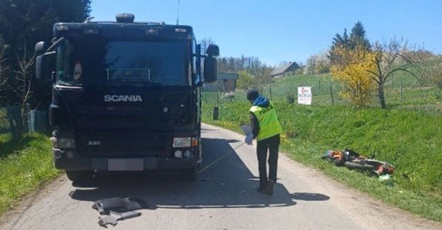 Motocyklista czołowo zderzył się z ciężarówką