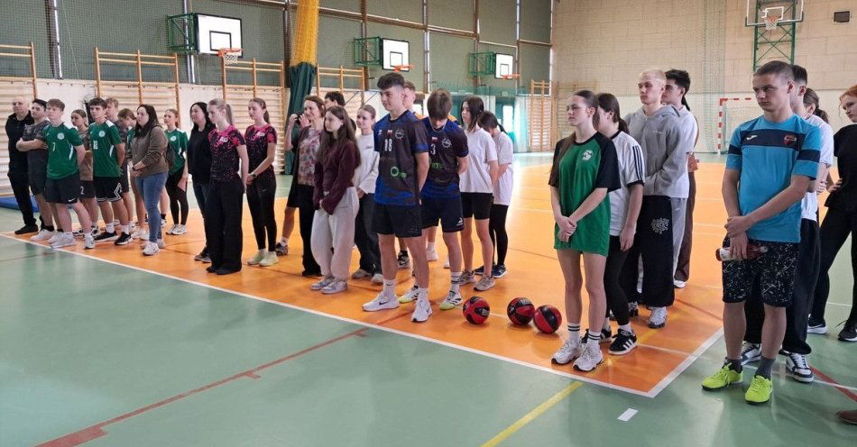 zdjęcie: Uczniowie Jagiellończyka zwyciężyli w powiatowym turnieju policyjnym / fot. KPP w Sieradzu