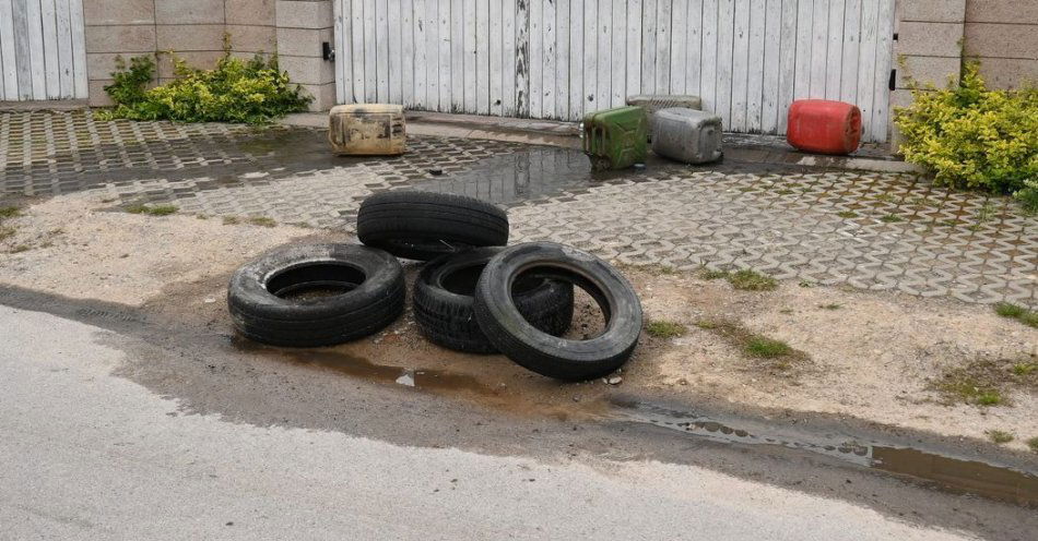 zdjęcie: Ustalony sprawca podpalenia opon i wylania nieczystości! / fot. KMP Chełm
