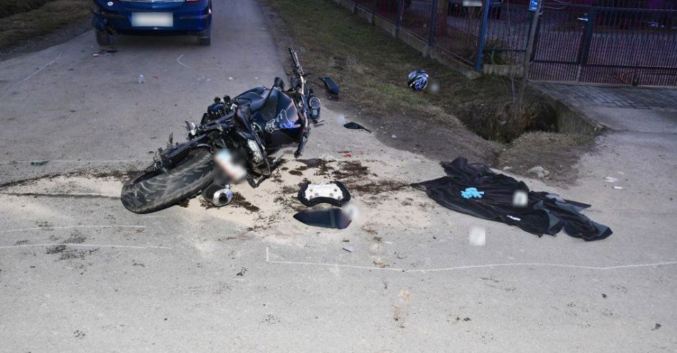 zdjęcie: Motocyklista ranny po zderzeniu z Oplem w Zapałowie / fot. KPP w Jarosławiu Fot. KPP Jarosław