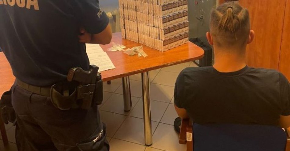 zdjęcie: Dzielnicowi z Dzierzgonia zatrzymali kierowcę z narkotykami i nielegalnymi papierosami / fot. KPP w Sztumie