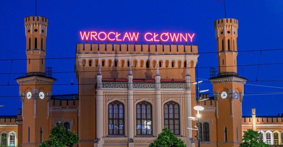 zdjęcie: Sala Sesyjna Dworca Głównego PKP we Wrocławiu stanie się sceną teatru / fot. PAP