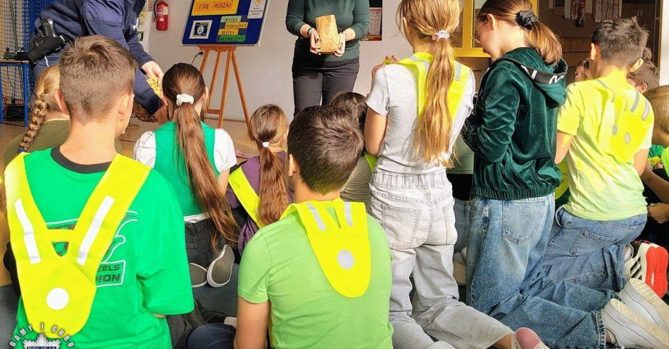 zdjęcie: Bądź widoczny na drodze: noś odblaski każdego dnia / fot. KPP Brzeg