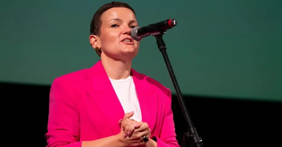 zdjęcie: Cienkowska: chcemy zapewnić godny pochówek wszystkim ofiarom zbrodni wołyńsko-galicyjskiej / Kazimierz Dolny, 08.08.2026. Minister kultury Marta Cienkowska podczas gali zamknięcia 20. Festiwalu Filmu i Sztuki BNP Paribas Dwa Brzegi, 8 bm. w Kazimierzu Dolnym. Blisko 30 filmów walczyło o zwycięstwo w Międzynarodowym Konkursie Filmów Krótkometrażowych. (mr) PAP/Karol Zienkiewicz