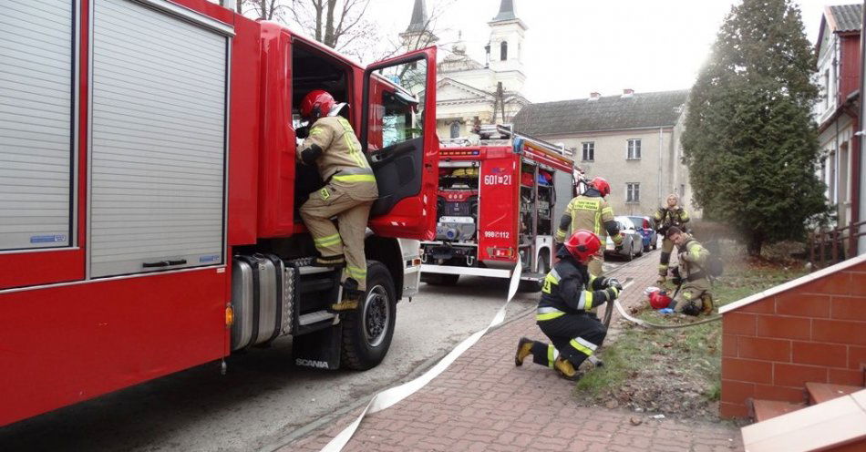 zdjęcie: Pożar w budynku policji. To tylko ćwiczenia... / fot. KPP w Przysusze