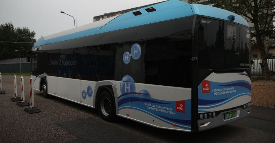zdjęcie: Płock kupi od Solarisa 18 autobusów wodorowych; podpisano umowę / fot. PAP