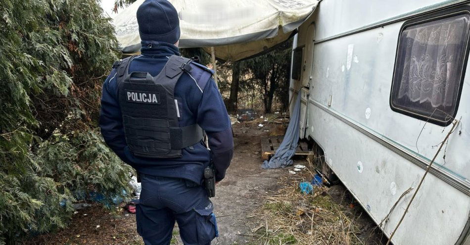 zdjęcie: Bezdomność - problem, który może dotknąć każdego z nas / fot. KPP Środa Wielkopolska