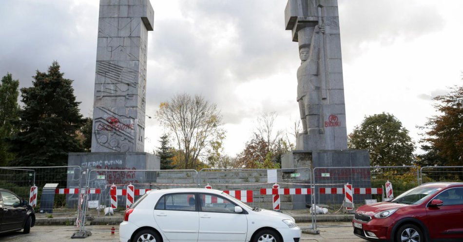 zdjęcie: Pomnik Wdzięczności w Olsztynie to komunistyczny obiekt propagandy / fot. PAP