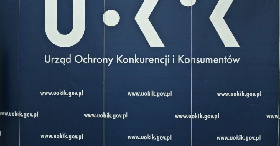 zdjęcie: UOKiK bada, czy dodatkowe opłaty za bagaż w Ryanairze i Wizz Airze są zgodne z prawem / fot. PAP