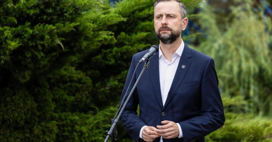 zdjęcie: Szef MON spotkał się z dowódcą i kolegami tragicznie zmarłego pilota / fot. PAP