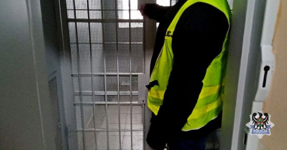 zdjęcie: Ukradła odzież z jednego ze sklepów w galerii handlowej, a następnie zaatakowała interweniującą pracownicę / fot. KMP w Wałbrzychu