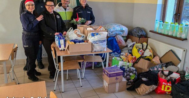 Policjanci z Nowej Soli przekazali ciepłe prezenty bezdomnym
