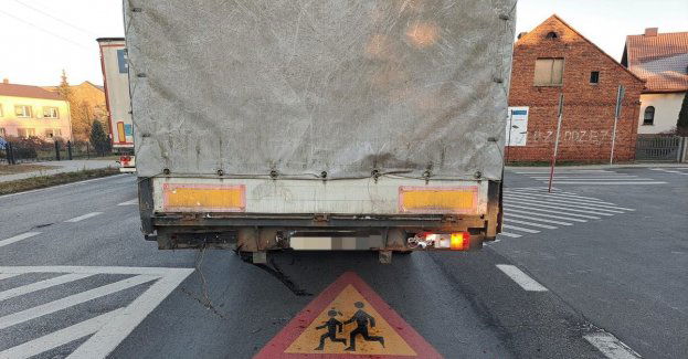 Kolizja busa z ciężarówką w Pieczyskach