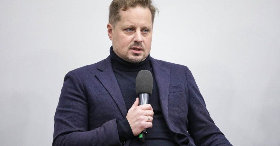 zdjęcie: Marcin Duma (IBRiS): Polacy kojarzą Donalda Trumpa z chaosem, USA z porządkiem / Warszawa, 31.10.2025. Prezes IBRiS Marcin Duma podczas prezentacji raportu o dostępności broni palnej w Polsce, 31 bm. w Centrum Prasowym PAP w Warszawie. Wydarzenie zostało zorganizowane przez Instytut Badań Rynkowych i Społecznych oraz Polską Agencję Prasową. (aldg) PAP/Tomasz Gzell