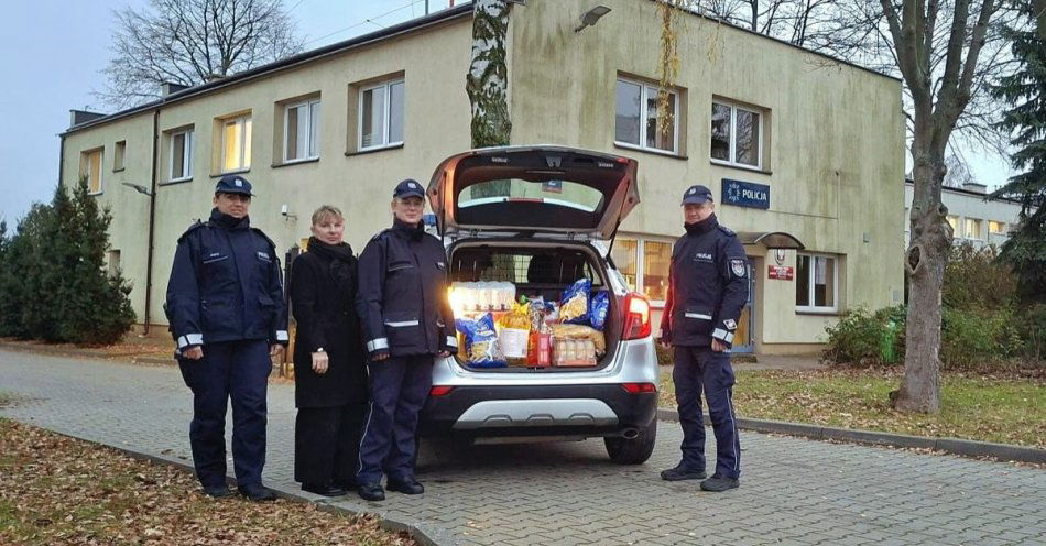 zdjęcie: Policjanci z Lesznowoli przygotowali Szlachetną Paczkę / fot. KPP w Piasecznie