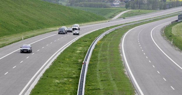 Rząd przyjął w środę projekt ustawy o zniesieniu opłat za autostrady zarządzane przez GDDKiA
