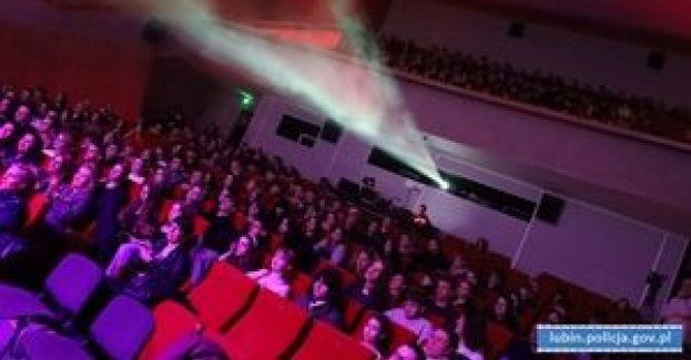 Komendant Powiatowy z Lubina w roli eksperta na wydarzeniu profilaktycznym dotyczącym przemocy pn. KOLEC CZY RÓŻA