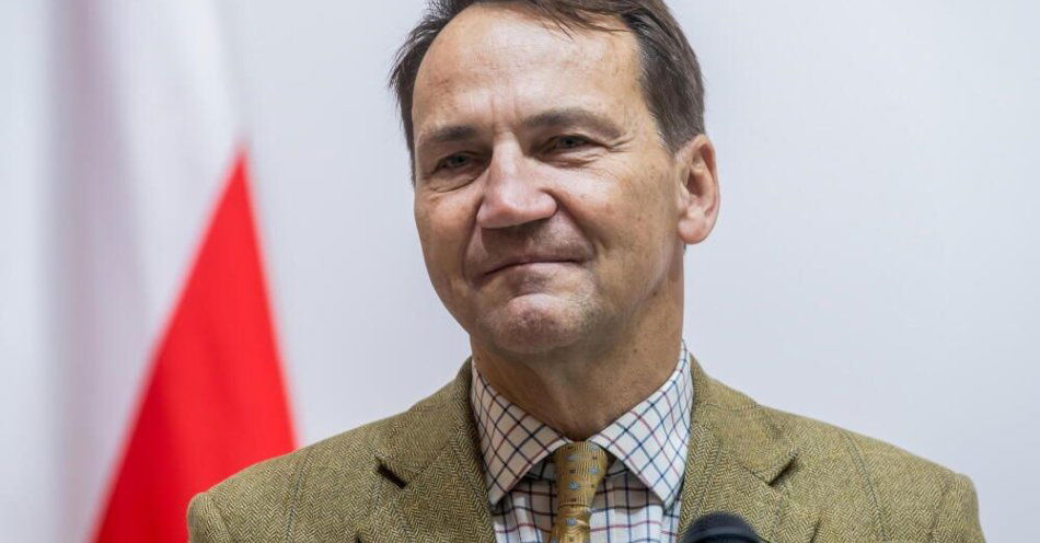 zdjęcie: Szef MSZ wziął udział w Warszawskiej Konferencji Wymiaru Ludzkiego OBWE / Kijów, Ukraina, 12.09.2025. Wspólna konferencja prasowa w Ministerstwie Spraw Zagranicznych w Kijowie, 12 bm. goszczącego w stolicy kraju wicepremiera, szefa polskiej dyplomacji Radosława Sikorskiego (na zdj.) i szefa MSZ Ukrainy  Andrija Sybiha. (dw) PAP/Vladyslav Musiienko.