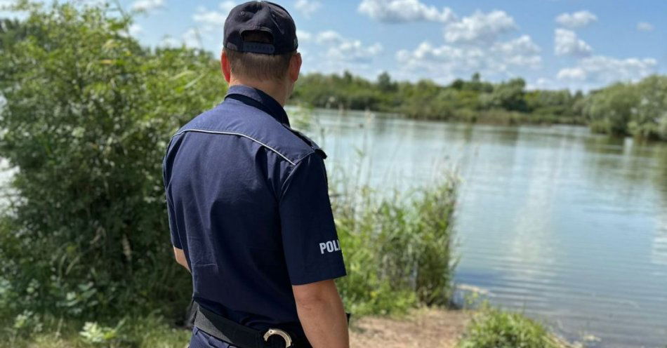 zdjęcie: Gniewkowscy policjanci prewencyjnie nad wodą / fot. KPP Inowrocław