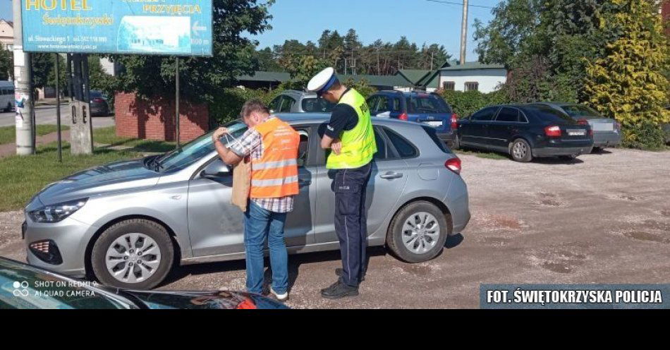 zdjęcie: Wspólnie działali na przejeździe / fot. KPP Skarżysko-Kamienna