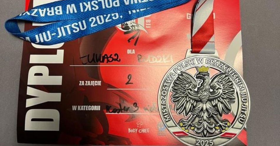 zdjęcie: Policjant z Czechowic Dziedzic srebrnym medalistą BJJ / fot. KMP w Bielsku-Białej