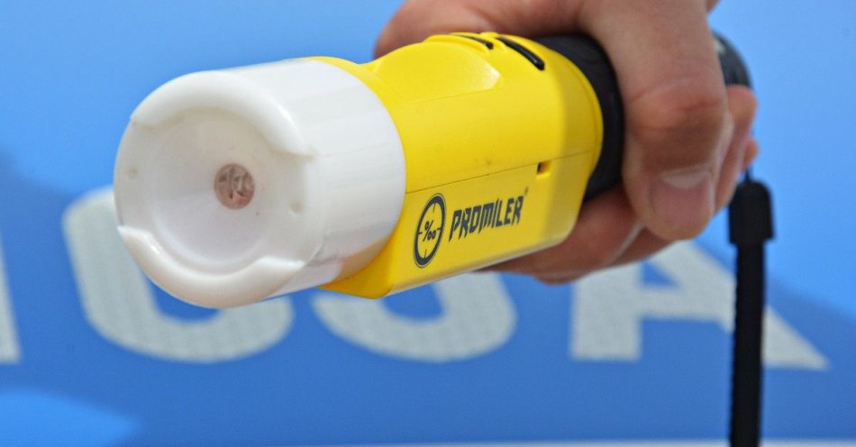 zdjęcie: Pijany kierowca spowodował kolizję z radiowozem w Suwałkach / fot. KMP Suwałki