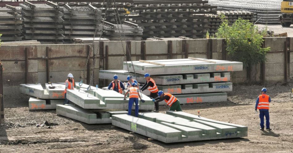 zdjęcie: Tramwajowe puzzle na pl. Zawiszy / fot. nadesłane