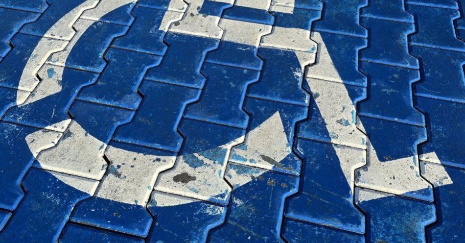 zdjęcie: Nie zajmuj miejsc parkingowych dla osób z niepełnosprawnością / fot. KMP w Bielsku-Białej