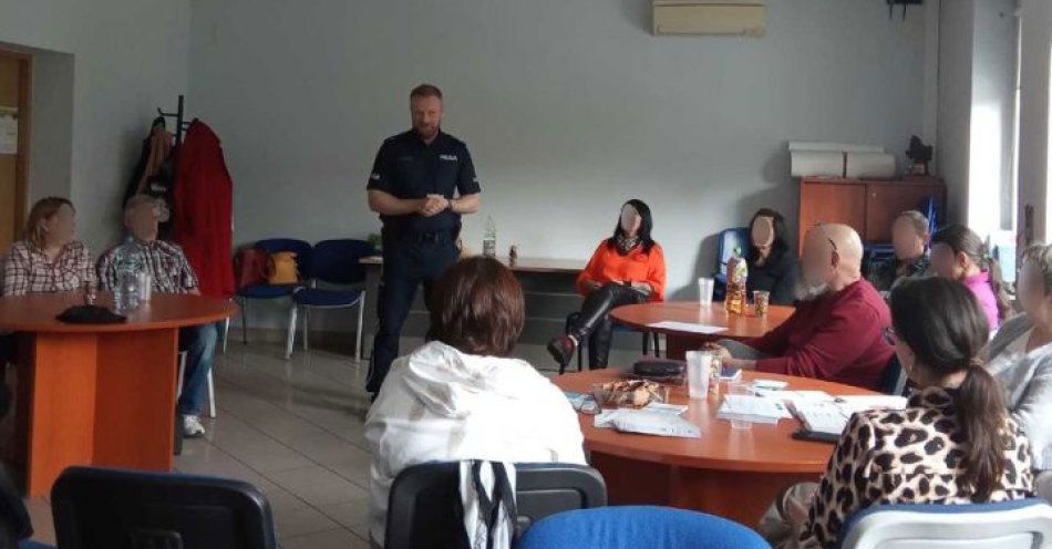 zdjęcie: Światowy Dzień Trzeźwości w Dąbrowie Górniczej edukacja i wsparcie / fot. KMP w Dąbrowie Górniczej