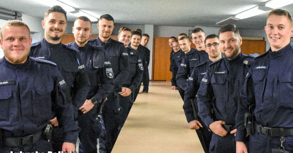 zdjęcie: Młodzi policjanci praktykują w Lubsku i uczą się służby / fot. KPP Żary