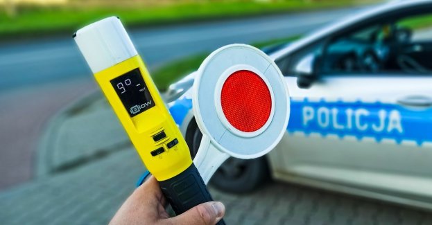 Jechał bez pasów, okazało się, że jest nietrzeźwy