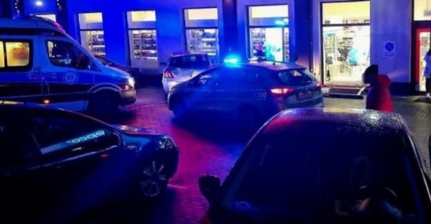 Potrącenie dwóch osób na ulicy Dzierżoniowskiej w Strzelinie - nagranie